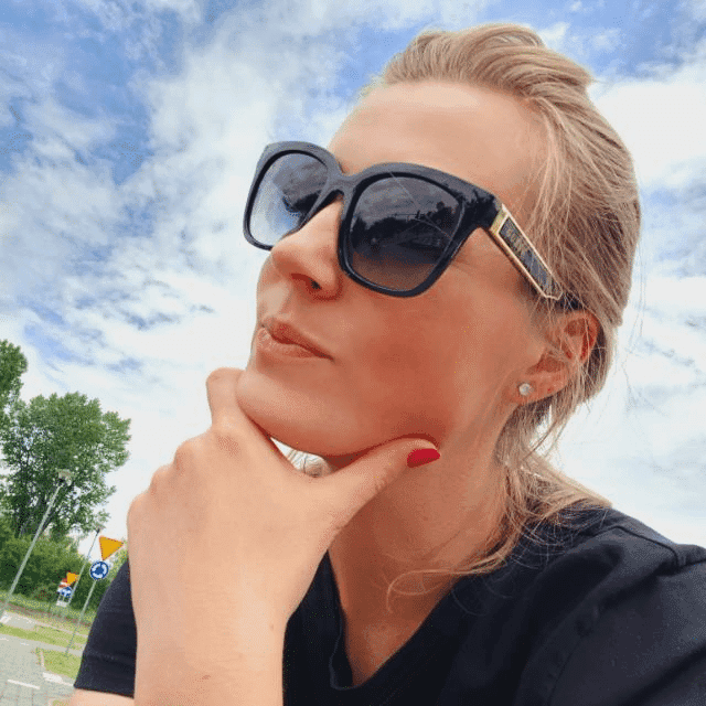 Karolina (Kari Kari)